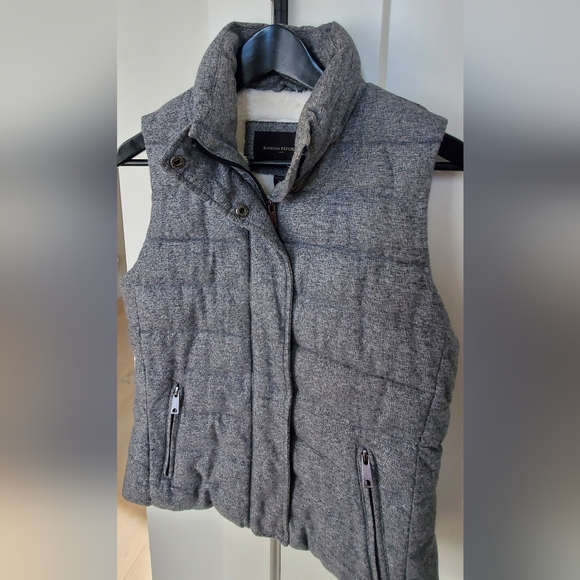 BANANA REPUBLIC-Quilted heather vest with detachable faux fur hood sz.S - Picture 7 of 11